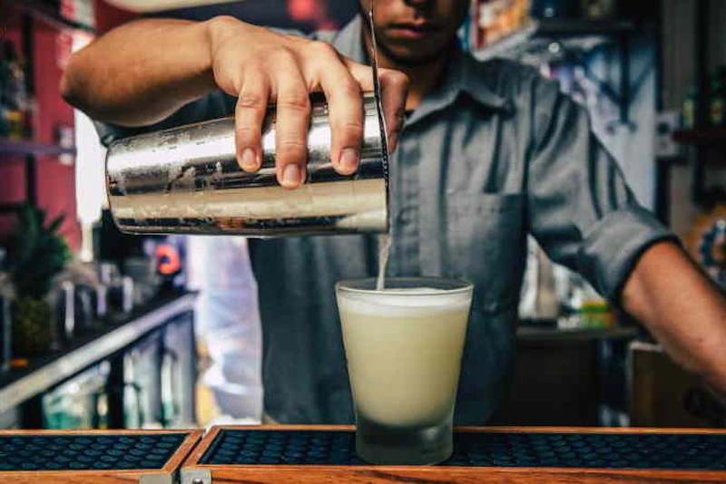 pisco sour en coctelera